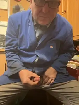 Snapshot of oldgayman chatting on December 3, 2025, 6:47 am oldgayman online show from December 3, 2025, 6:47 am