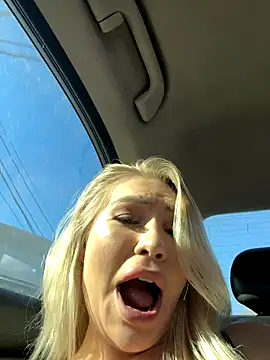 Snapshot of DreamPussyy chatting on October 25, 2025, 5:39 am DreamPussyy online show from October 25, 2025, 5:39 am