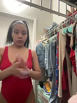 Snapshot of juicyyy323 chatting on December 24, 2024, 3:16 am juicyyy323 online show from December 24, 2024, 3:16 am