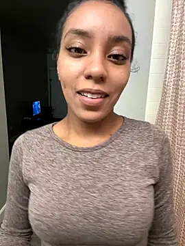 Snapshot of juicyyy323 chatting on November 21, 2025, 2:54 am juicyyy323 online show from November 21, 2025, 2:54 am