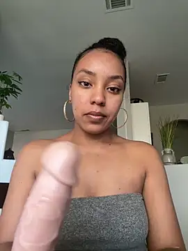 Snapshot of juicyyy323 chatting on October 7, 2025, 10:44 pm juicyyy323 online show from October 7, 2025, 10:44 pm