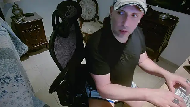 slzypvtpig online show from February 16, 2026, 3:05 am