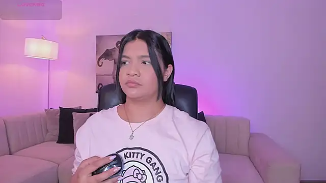 Snapshot of alaia7h chatting on December 4, 2025, 7:35 pm alaia7h online show from December 4, 2025, 7:35 pm