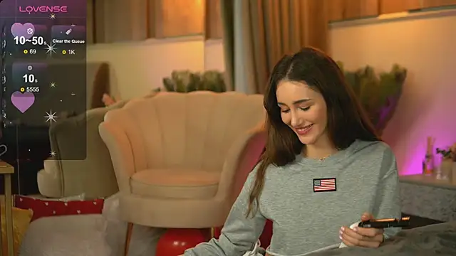 EmilyRaymont online show from March 11, 2025, 5:02 am