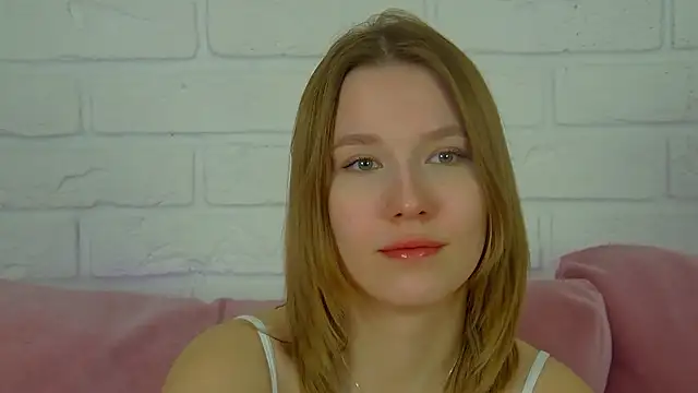 LiliLinn online show from February 6, 2026, 5:03 am