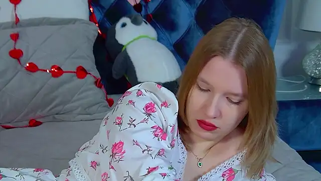 LiliLinn online show from February 17, 2026, 4:43 am