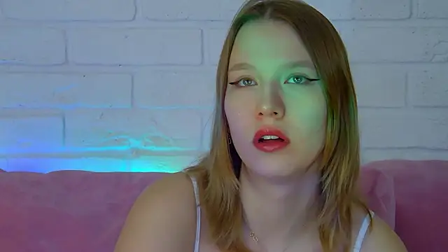 LiliLinn online show from March 23, 2026, 4:45 am