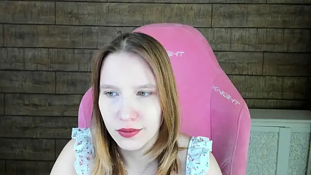 Snapshot of LiliLinn chatting on June 22, 2026, 4:20 am LiliLinn online show from June 22, 2026, 4:20 am