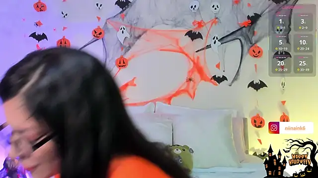 NinaInk online show from October 28, 2025, 11:42 am