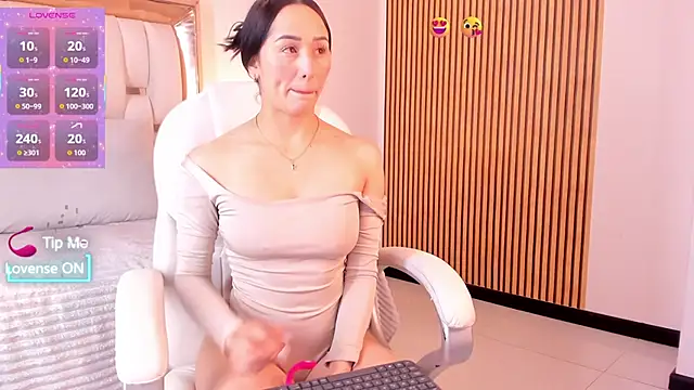 Snapshot of hazel_ross_tcw chatting on October 9, 2025, 1:44 pm hazel ross tcw online show from October 9, 2025, 1:44 pm