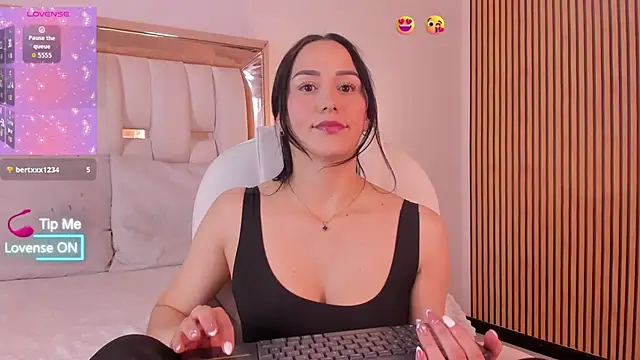 Snapshot of hazel_ross_tcw chatting on October 2, 2025, 1:58 pm hazel ross tcw online show from October 2, 2025, 1:58 pm