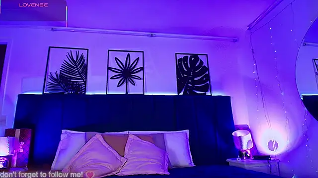 Snapshot of Tifanny_grey chatting on December 15, 2025, 8:03 pm Tifanny grey online show from December 15, 2025, 8:03 pm