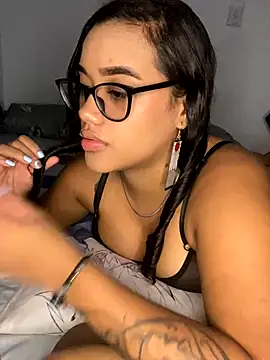 Snapshot of ElaEndez_ chatting on October 9, 2025, 1:17 am ElaEndez  online show from October 9, 2025, 1:17 am