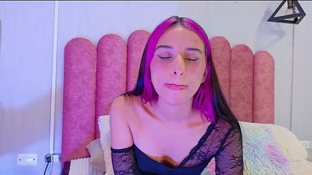MeganBakerr  online show from October 21, 2025, 12:59 pm