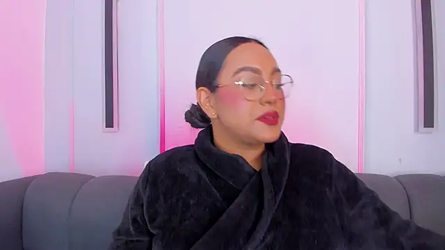 Snapshot of ellamontoya chatting on November 24, 2025, 11:54 am ellamontoya online show from November 24, 2025, 11:54 am