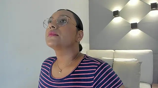 Snapshot of ellamontoya chatting on September 30, 2025, 2:01 pm ellamontoya online show from September 30, 2025, 2:01 pm