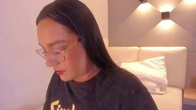 Snapshot of ellamontoya chatting on September 24, 2025, 11:17 am ellamontoya online show from September 24, 2025, 11:17 am