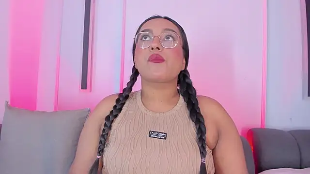 Snapshot of ellamontoya chatting on November 15, 2025, 10:52 am ellamontoya online show from November 15, 2025, 10:52 am