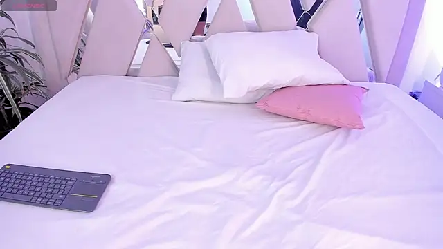 ellamontoya online show from February 20, 2026, 11:45 am