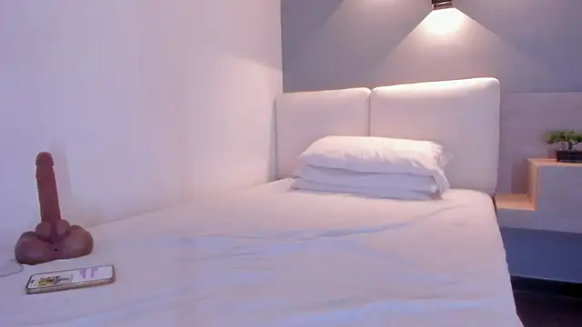 Snapshot of ellamontoya chatting on September 23, 2025, 7:59 am ellamontoya online show from September 23, 2025, 7:59 am