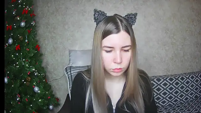 ElllaNuar online show from January 24, 2025, 1:13 am