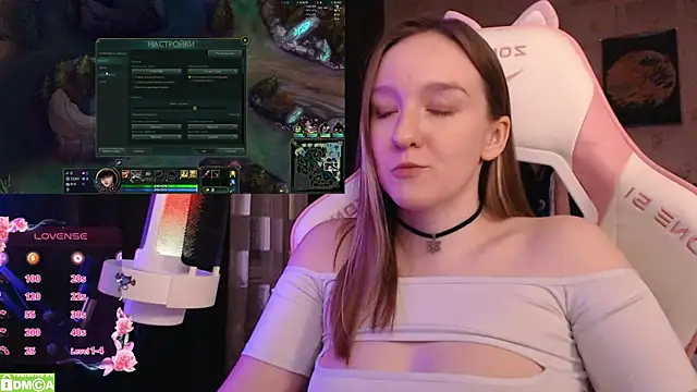 Snapshot of MoonlishSiren chatting on February 12, 2025, 8:40 pm MoonlishSiren online show from February 12, 2025, 8:40 pm