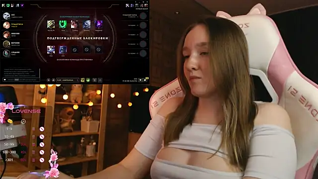 Snapshot of MoonlishSiren chatting on October 26, 2025, 8:20 pm MoonlishSiren online show from October 26, 2025, 8:20 pm