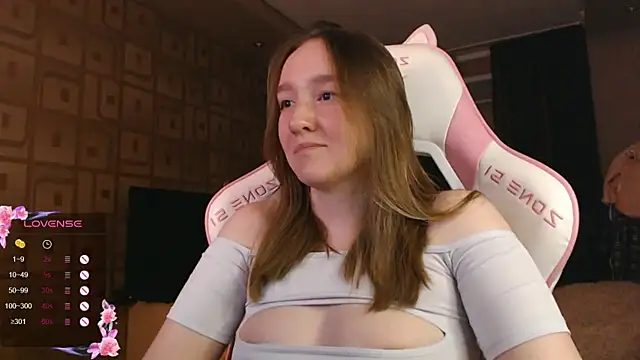 Snapshot of MoonlishSiren chatting on October 5, 2025, 8:10 pm MoonlishSiren online show from October 5, 2025, 8:10 pm