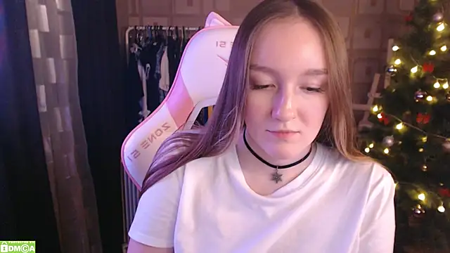 Snapshot of MoonlishSiren chatting on January 31, 2025, 11:45 pm MoonlishSiren online show from January 31, 2025, 11:45 pm