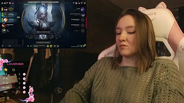 Snapshot of MoonlishSiren chatting on December 15, 2025, 5:08 pm MoonlishSiren online show from December 15, 2025, 5:08 pm