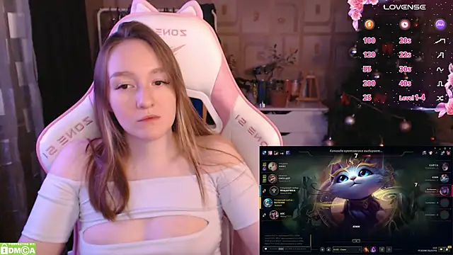 Snapshot of MoonlishSiren chatting on January 15, 2025, 6:40 pm MoonlishSiren online show from January 15, 2025, 6:40 pm