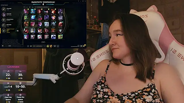 MoonlishSiren online show from April 3, 2026, 9:21 pm