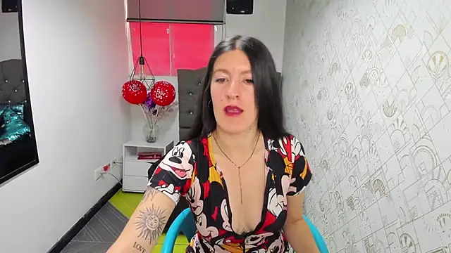 LiaCooper  online show from March 5, 2025, 3:29 pm