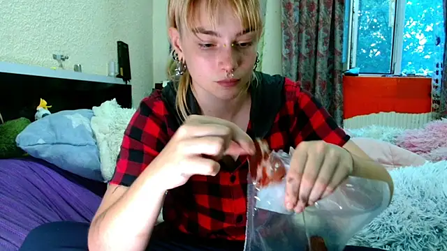 Snapshot of Sophie_Bell chatting on May 27, 2026, 5:31 pm Sophie Bell online show from May 27, 2026, 5:31 pm