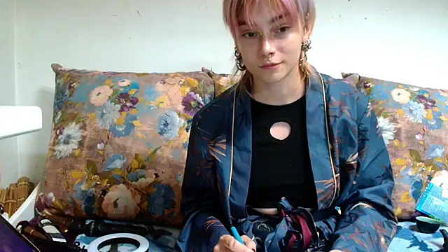 Snapshot of Sophie_Bell chatting on July 14, 2026, 7:09 pm Sophie Bell online show from July 14, 2026, 7:09 pm
