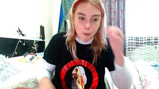 Snapshot of Sophie_Bell chatting on May 10, 2026, 4:31 pm Sophie Bell online show from May 10, 2026, 4:31 pm
