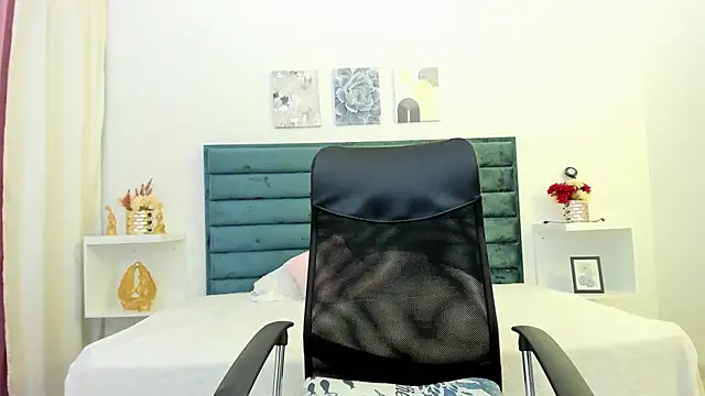 Snapshot of AlanaStones chatting on March 22, 2025, 12:39 am AlanaStones online show from March 22, 2025, 12:39 am