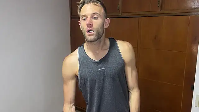 Snapshot of aquilesmade chatting on December 17, 2024, 12:34 am aquilesmade online show from December 17, 2024, 12:34 am