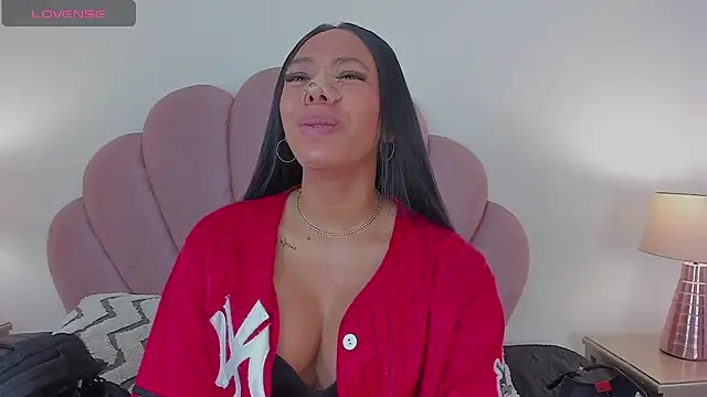 Snapshot of Nicole_Paradise chatting on September 30, 2025, 12:11 pm Nicole Paradise online show from September 30, 2025, 12:11 pm