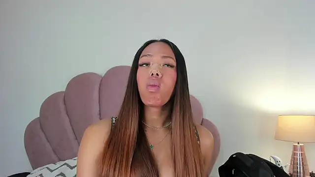 Snapshot of Nicole_Paradise chatting on October 24, 2025, 12:04 pm Nicole Paradise online show from October 24, 2025, 12:04 pm