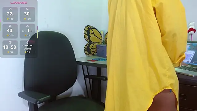 Snapshot of SophiaMeyerst chatting on October 23, 2025, 1:43 pm SophiaMeyerst online show from October 23, 2025, 1:43 pm