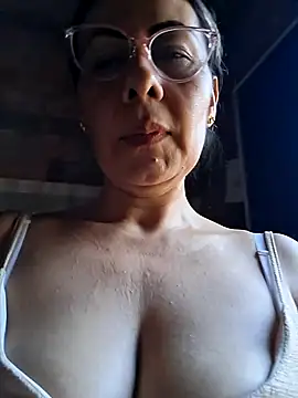 Snapshot of Mia-funny20 chatting on November 6, 2025, 8:46 pm Mia-funny20 online show from November 6, 2025, 8:46 pm