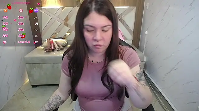 Snapshot of Paula_b_ chatting on October 2, 2025, 12:41 pm Paula b online show from October 2, 2025, 12:41 pm