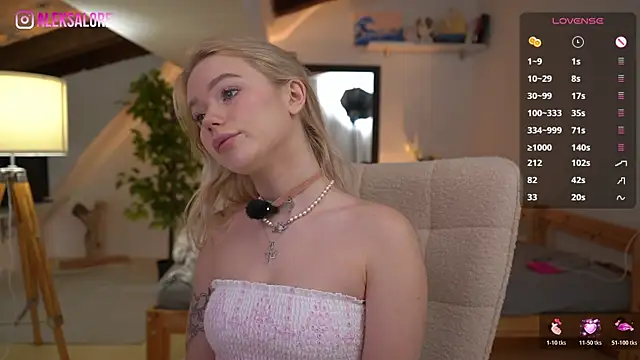 LexieLoree online show from January 17, 2026, 4:05 am