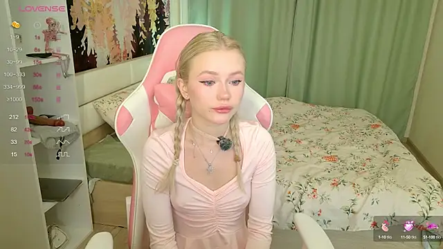 Snapshot of LexieLoree chatting on October 8, 2025, 3:08 am LexieLoree online show from October 8, 2025, 3:08 am