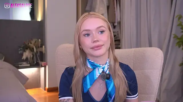 LexieLoree online show from June 7, 2026, 3:01 am