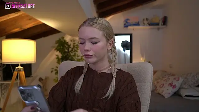 LexieLoree online show from January 18, 2026, 4:05 am