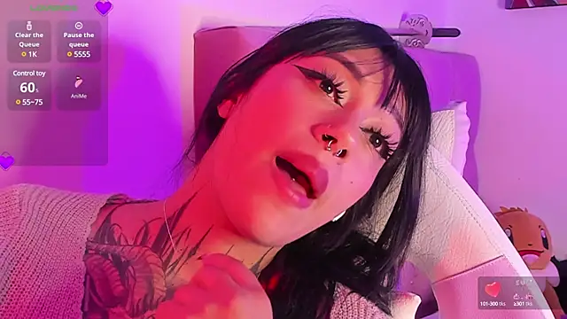 Snapshot of Akari1_Mischief chatting on December 24, 2024, 10:06 pm Akari1 Mischief online show from December 24, 2024, 10:06 pm