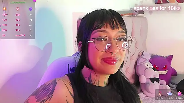 Snapshot of Akari1_Mischief chatting on January 4, 2025, 4:23 am Akari1 Mischief online show from January 4, 2025, 4:23 am