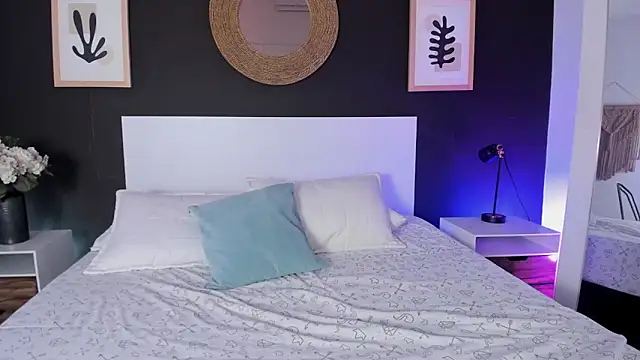 VioletPaket online show from February 10, 2026, 11:20 am